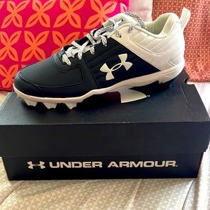 Bought and my son never used Cleats , size : 6.5 mens